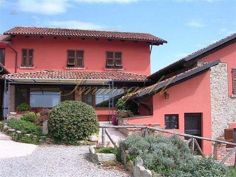 Großzügiges Landhaus mit zwei Gästewohnungen