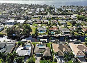 Thumbnail von 822 Montclaire CourtCape Coral, FL 33904