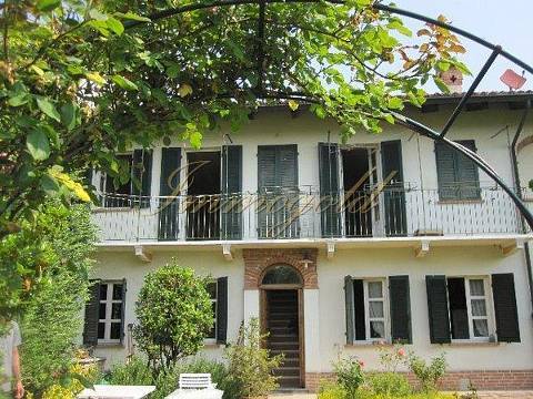 Charmantes Landhaus in schöner Panoramalage.