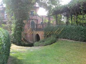 Thumbnail von Elegante, herrschaftliche Villa im residentiellen, repräsentativen Teil der Ortschaft.