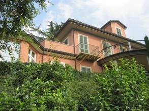 Thumbnail von Elegante, herrschaftliche Villa im residentiellen, repräsentativen Teil der Ortschaft.