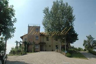 Thumbnail von 4つの個別に装備されたゲストルームを備えた高級レストランヴィラ。