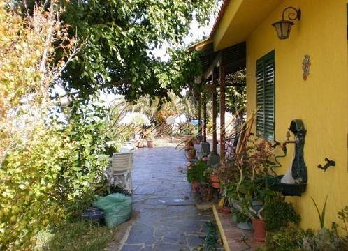 Ca. fünfzehn Minuten der Hauptstadt Las Palmas entfernt liegt diese wirklich schöne Finca.