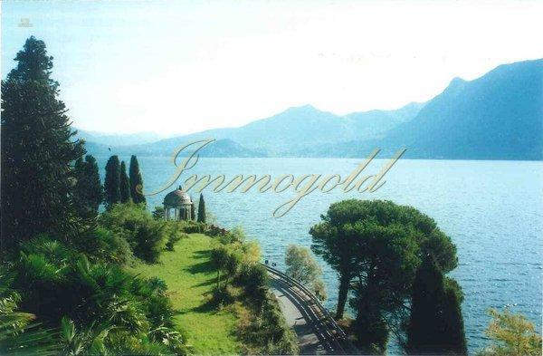 Einen grandiosen Seeblick und ein riesiges Areal zeichnen dieses Anwesen aus.