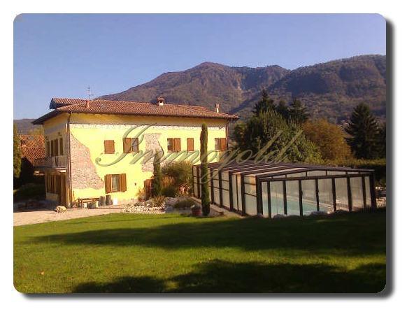 Immogold IMI 1225 Villa mit Pool und großem Grundstück