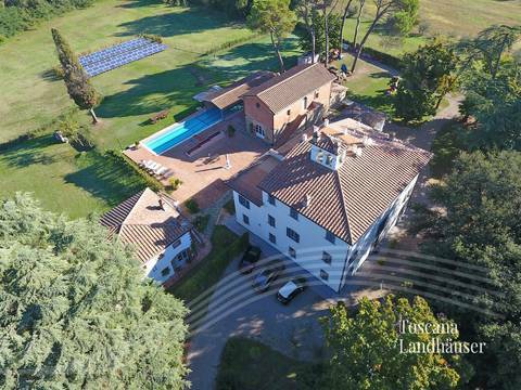 historische Villa mit Pool und Tennisplatz bei Arezzo