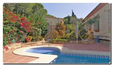 Thumbnail von Immogold Haus mit Pool und schönem Grundstück