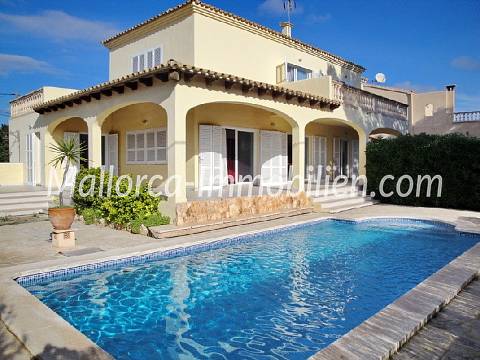 WUNDERSCHÖNES CHALET MIT MEERBLICK