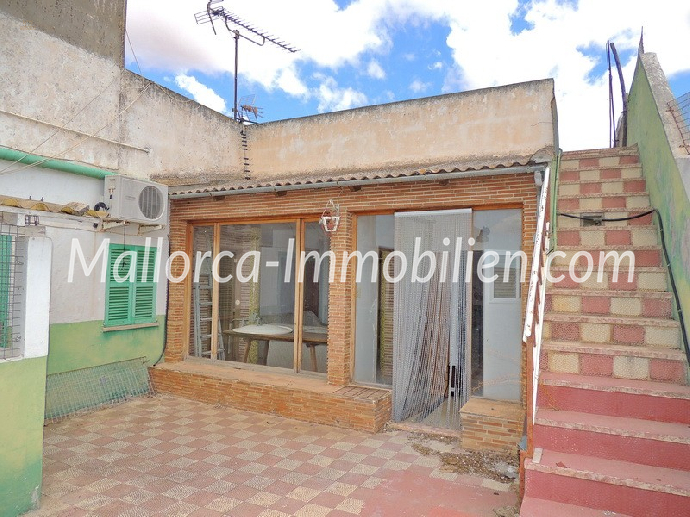 DORFHAUS MIT 4 ETAGEN ZUM SANIEREN