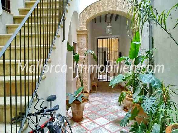 NEU RENOVIERTES 4 SCHLAFZIMMER APPARTEMENT NÄHE DER KATHEDRALE