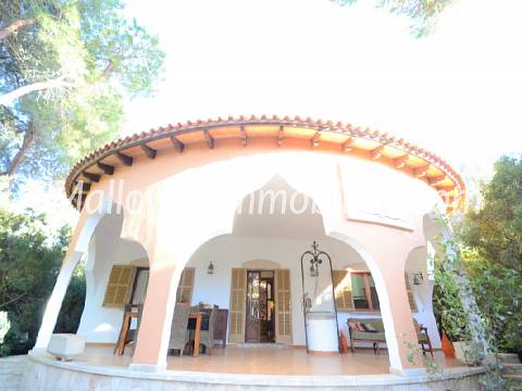 TRAUM-FINCA UMGEBEN VON EINER WUNDERSCHÖNEN PARKANLAGE