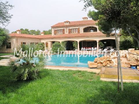 ZAUBERHAFTES FINCAANWESEN MIT EIGENEM KLEINEN SEE UND POOL