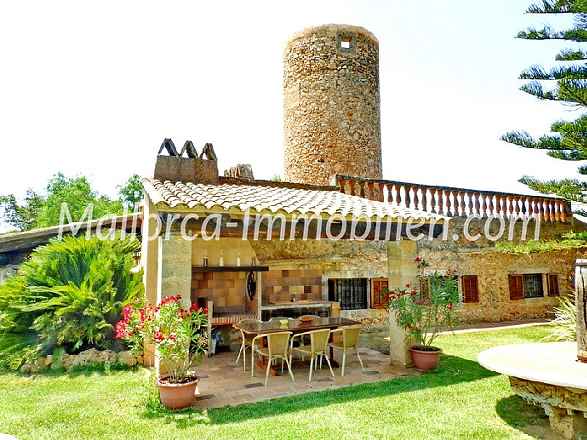 FINCA MIT PANORAMABLICK UND POOL