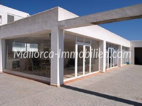 GESCHÄFTS-/BÜROHAUS ODER FITNESSCENTER MIT LADENPASSAGE