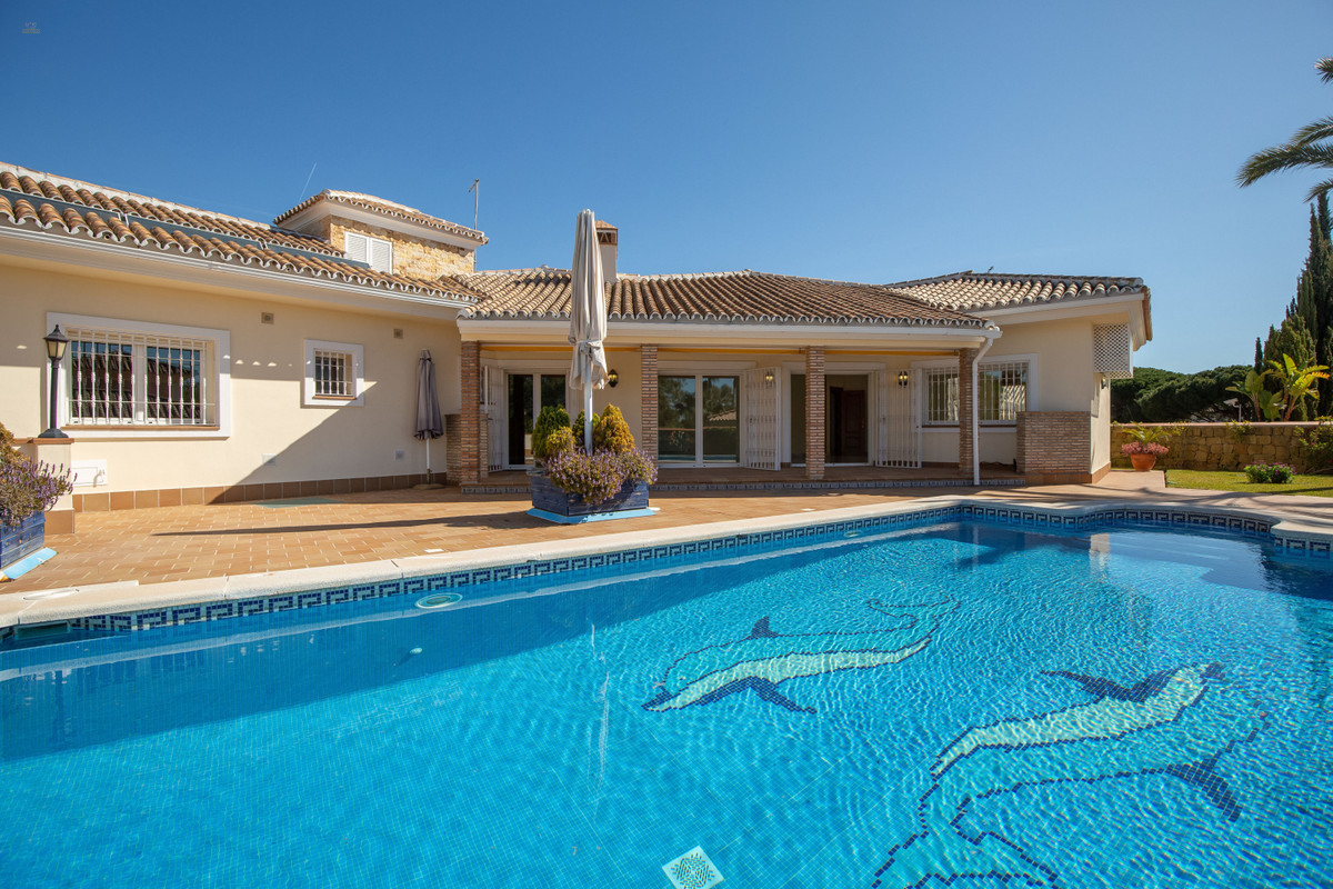 Villa For Sale in Calahonda, Málaga
