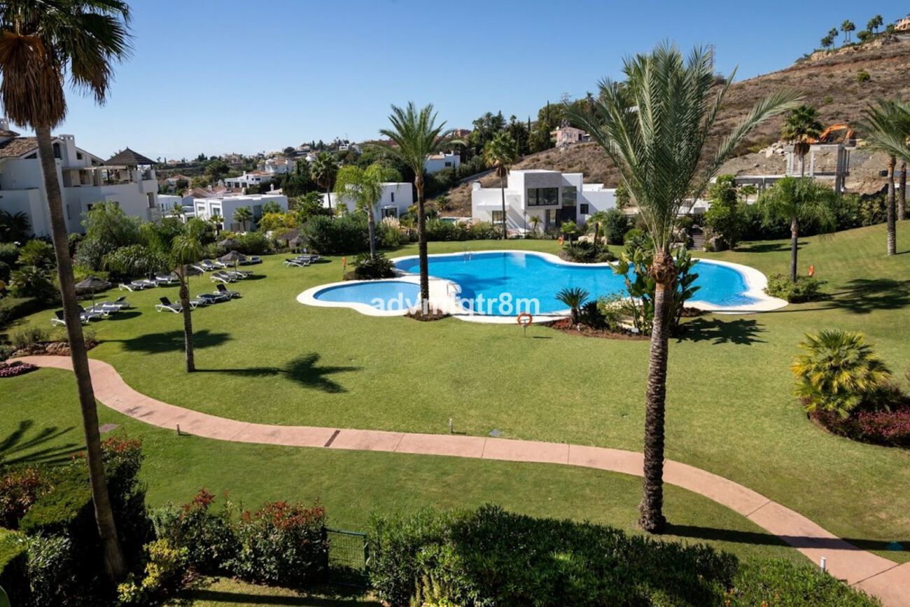 Apartment For Sale in Benahavis, Málaga