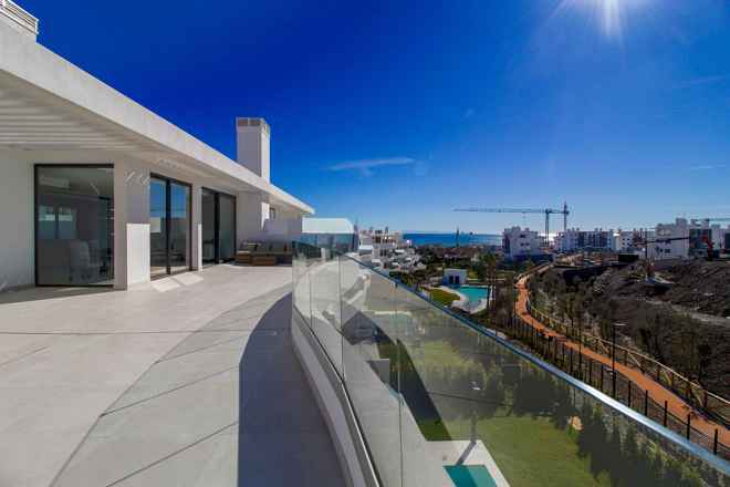 Apartment For Sale in Benalmadena, Málaga