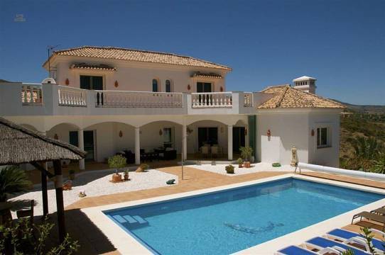 Villa For Sale in Entrerrios, Málaga