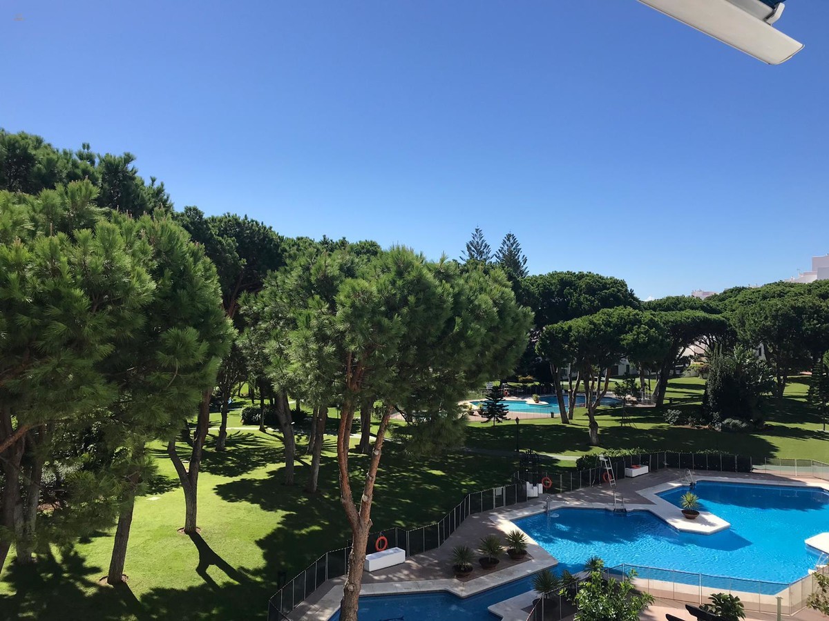Apartment For Sale in Puerto Banús, Málaga