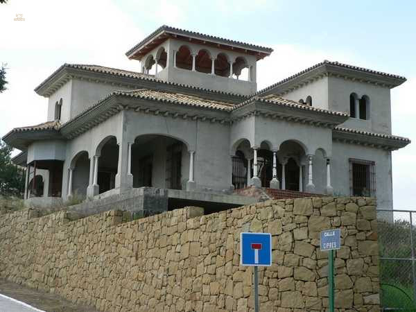 Villa For Sale in El Paraiso, Málaga