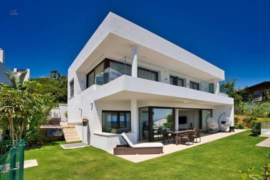 Villa For Sale in Estepona, Málaga