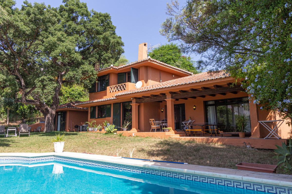 Villa For Sale in Calahonda, Málaga