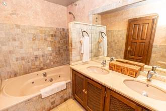 Thumbnail von Villa For Sale in Calahonda, Málaga