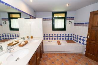 Thumbnail von Villa For Sale in Calahonda, Málaga