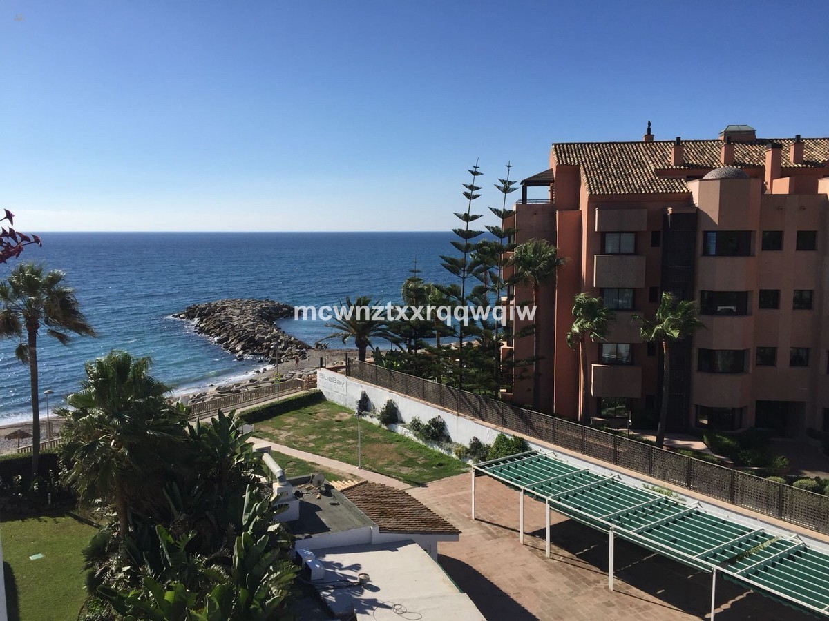 Apartment For Sale in Puerto Banús, Málaga