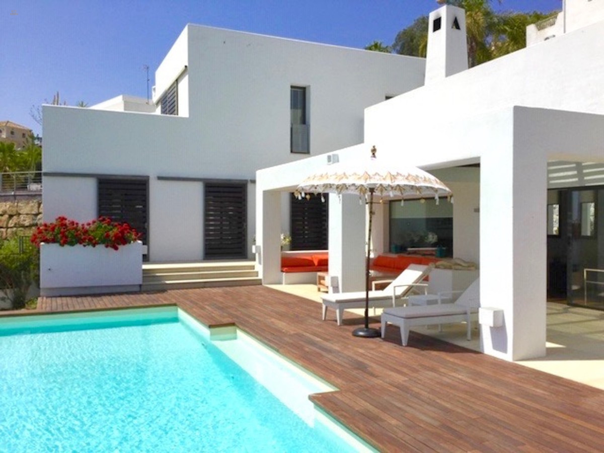 Villa For Sale in Benahavis, Málaga