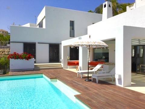 Villa For Sale in Benahavis, Málaga