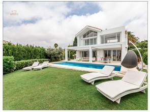 Thumbnail von Villa For Sale in Estepona, Málaga