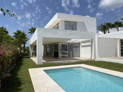 Villa For Sale in Rio Real, Málaga