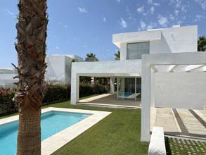 Thumbnail von Villa For Sale in Rio Real, Málaga