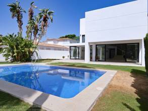 Thumbnail von Villa For Sale in Marbella, Málaga