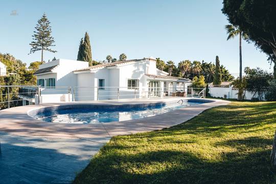 Villa For Sale in el Rosario, Málaga