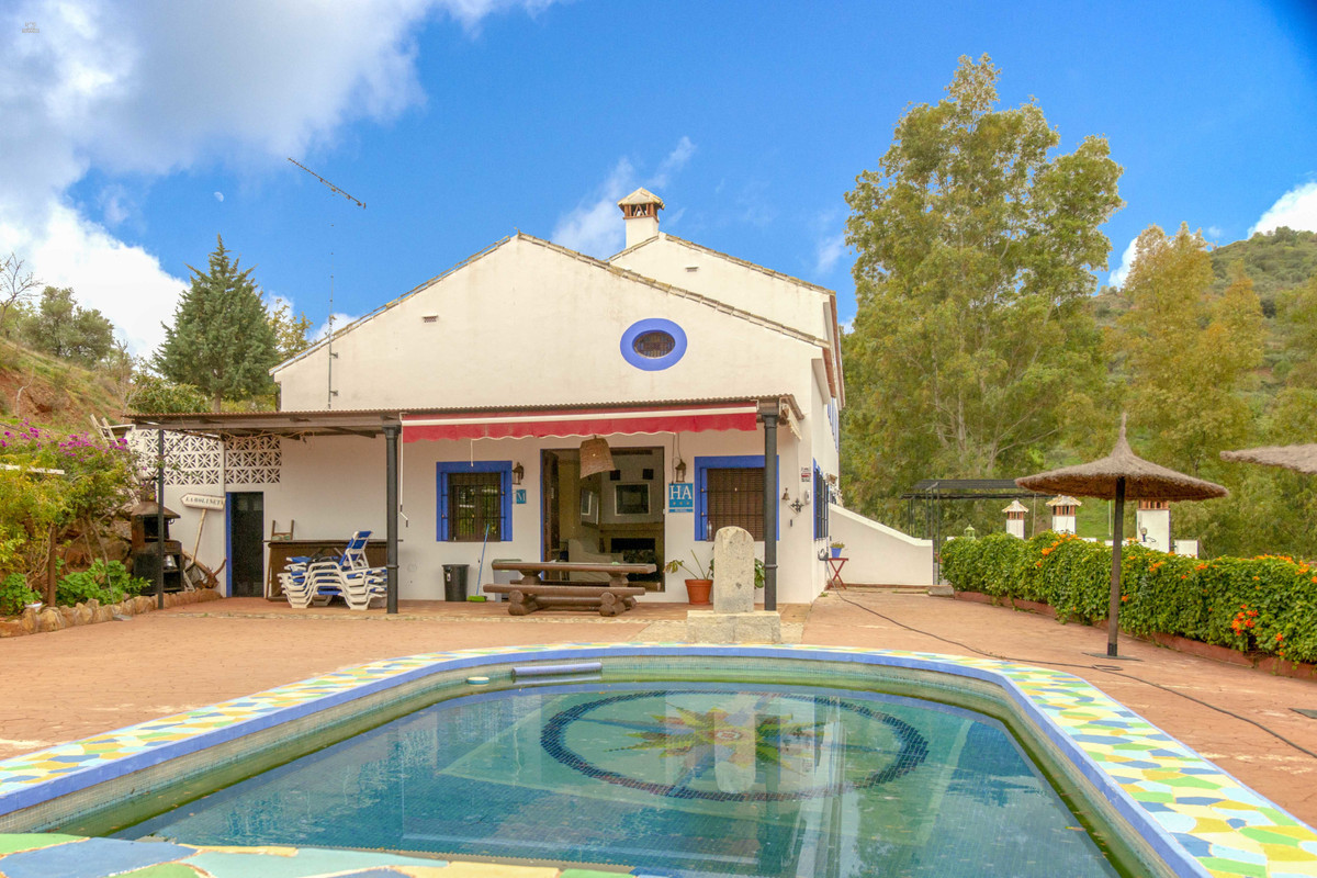 Commercial Property For Sale in Guaro , Málaga