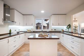 Thumbnail von Villa For Sale in Sierrezuela, Málaga