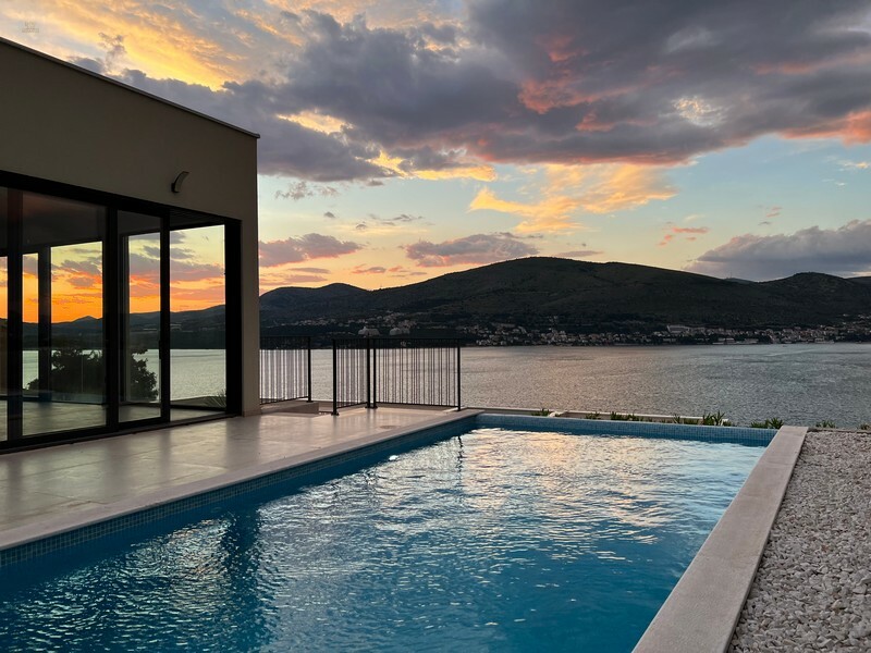 Hochwertige Luxusvilla mit Swimmingpool mit Panorama-Meerblick, Insel Ciovo, Dalmatien