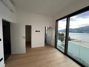 Thumbnail von Hochwertige Luxusvilla mit Swimmingpool mit Panorama-Meerblick, Insel Ciovo, Dalmatien