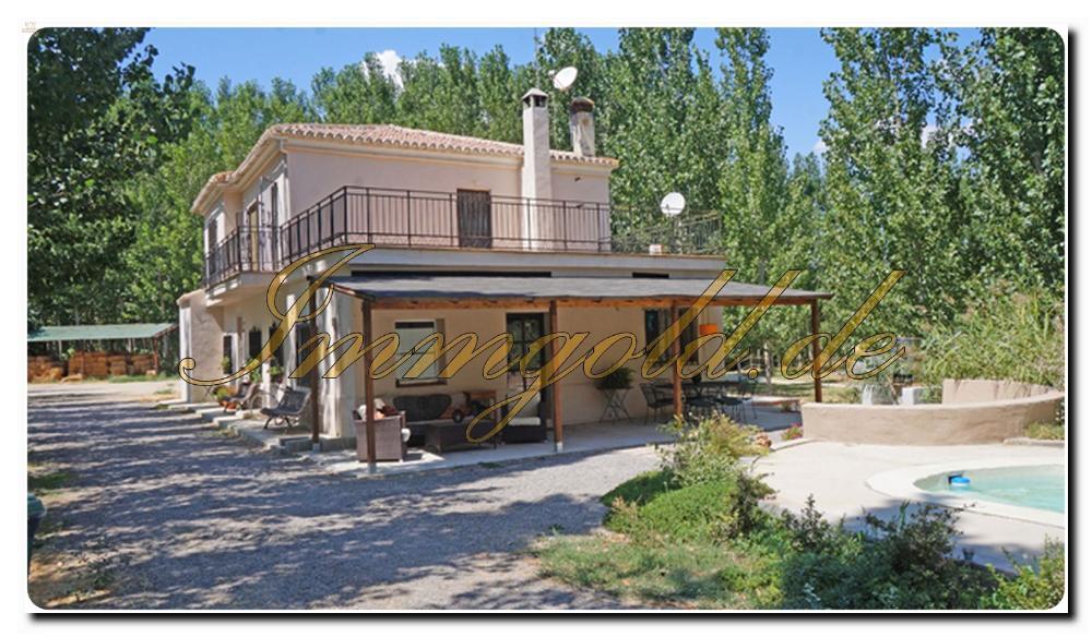Immogold Finca mit Wohnhaus, Pool und schönem Pferdestall in toller Lage