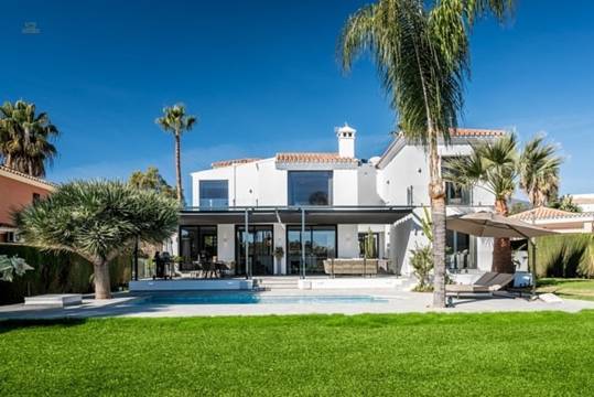 Luxus-Villa in Nueva Andalucia R2836781