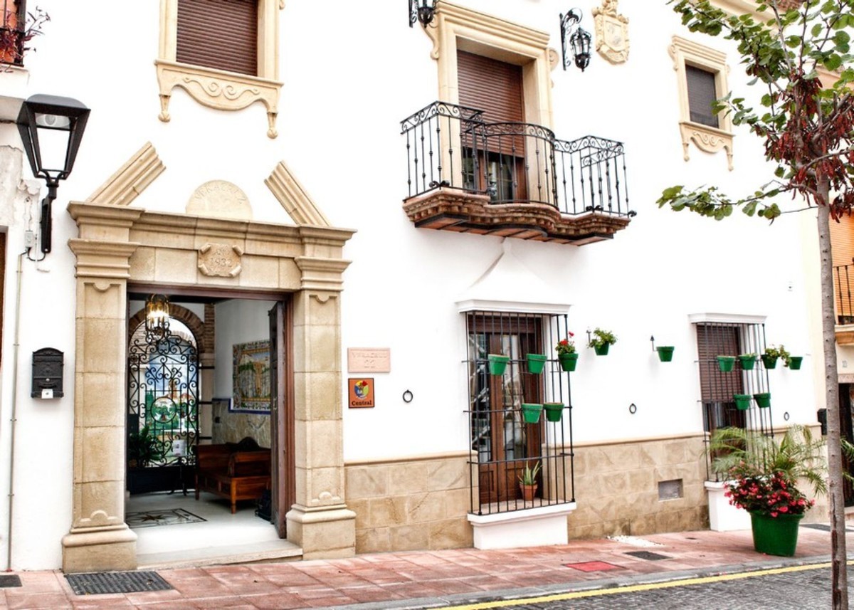 Estepona Commercial Property ES125145