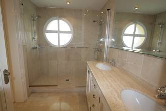 Thumbnail von Villa For Sale in Sierrezuela, Málaga