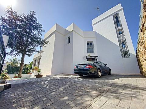 Villa For Sale in La Duquesa, Málaga