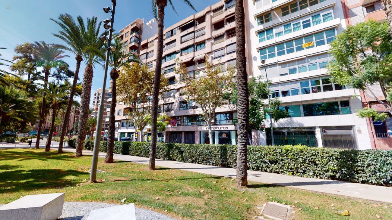 Apartment For Sale in Alicante City