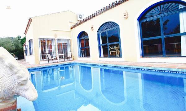 Luxus-Villa in Monda R2818163