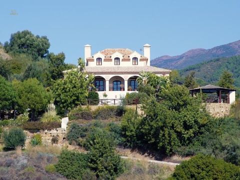 Luxus-Villa in Benahavis R2019371 
