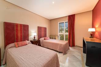 Thumbnail von Villa For Sale in El Paraiso, Málaga