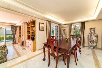 Thumbnail von Villa For Sale in El Paraiso, Málaga